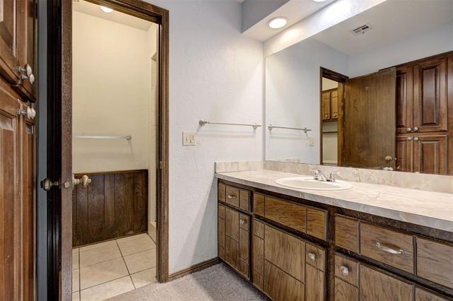 813 S Avery Street, Moore, OK 73160