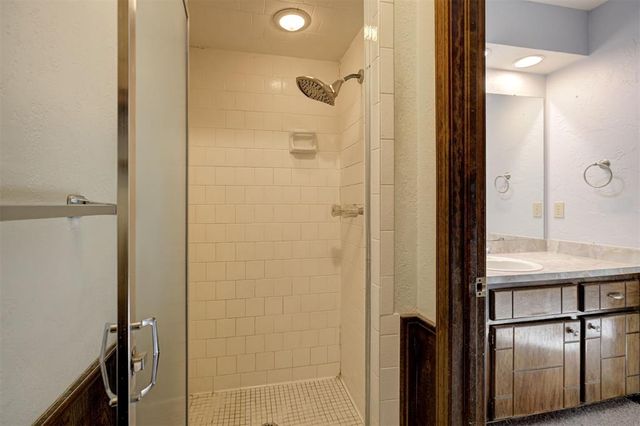 813 S Avery Street, Moore, OK 73160