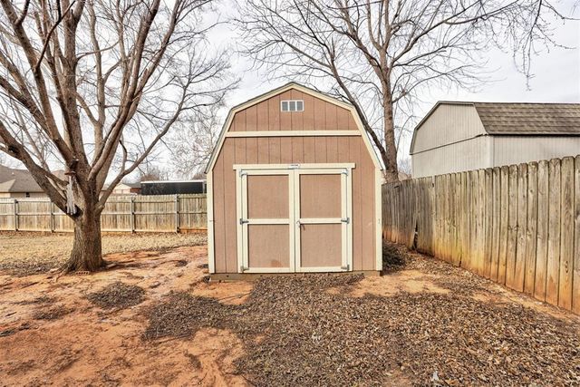 813 S Avery Street, Moore, OK 73160