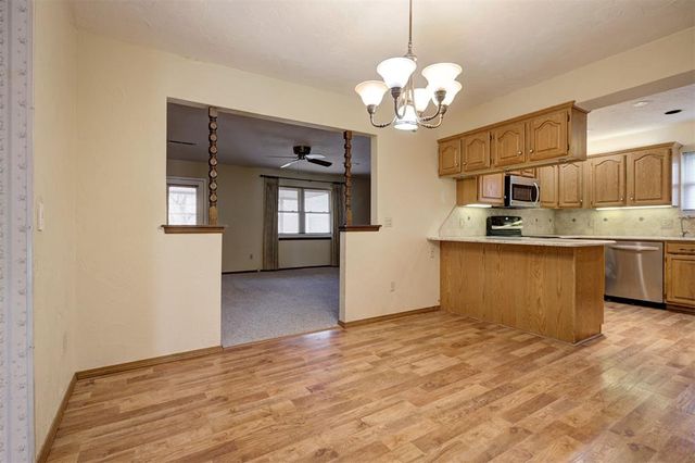 813 S Avery Street, Moore, OK 73160