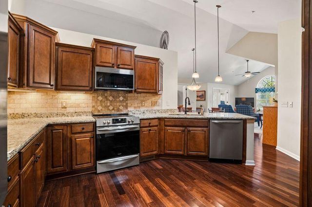 15270 Huff WAY, Brookfield, WI 53005