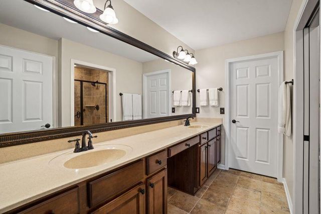 15270 Huff WAY, Brookfield, WI 53005