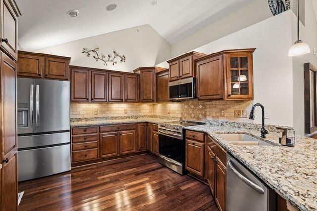 15270 Huff WAY, Brookfield, WI 53005