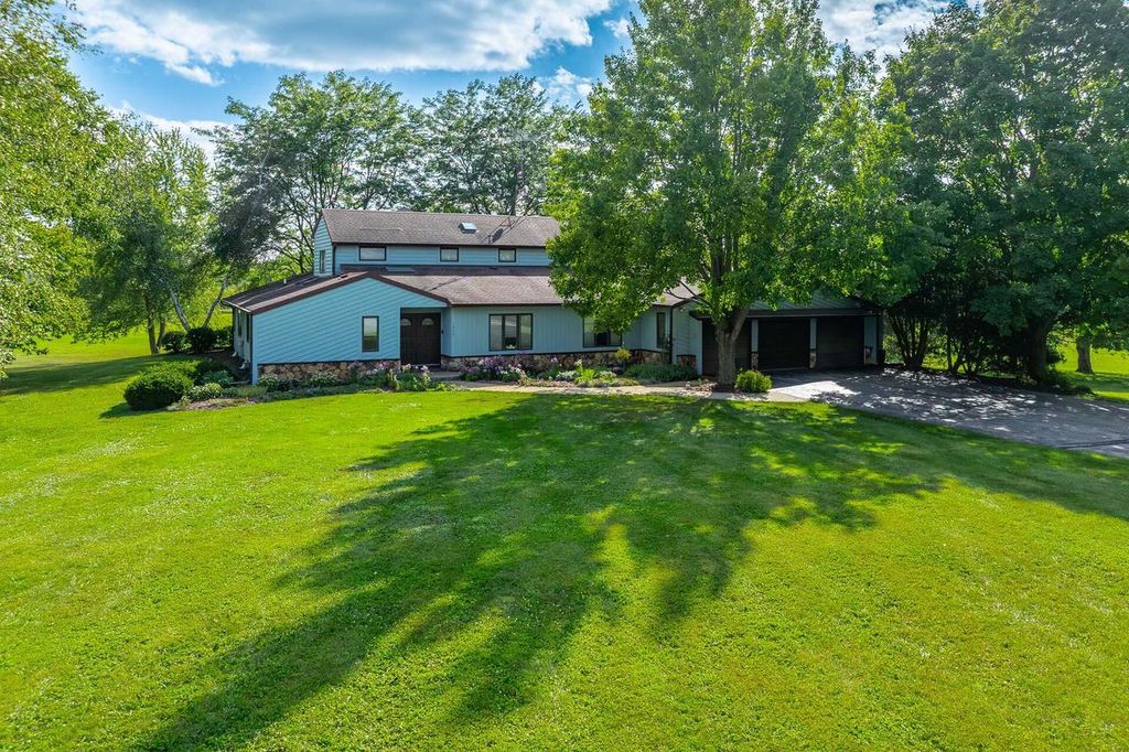 W1315 Cessna STREET, Lake Geneva, WI 53147