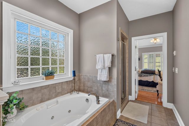 22979 Lone Eagle Drive, Bristol, VA 24202
