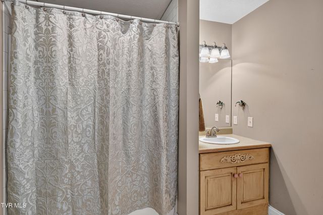 22979 Lone Eagle Drive, Bristol, VA 24202