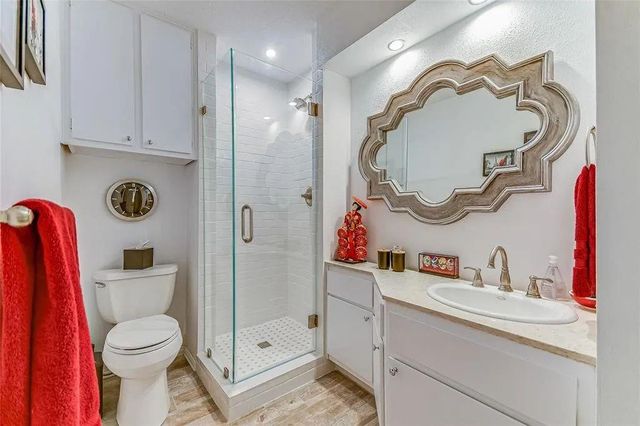 6600 Valleyside RD B8, Austin, TX 78731