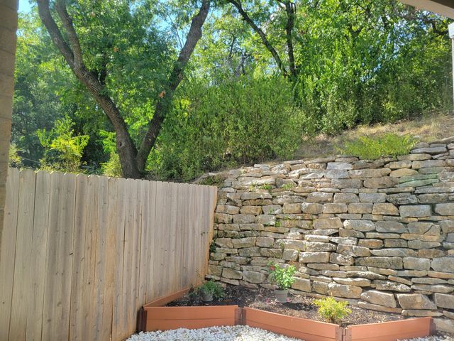 6600 Valleyside RD B8, Austin, TX 78731