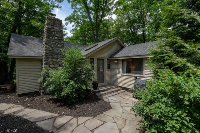 1098 Lakeside Dr, Vernon Twp., NJ 07422