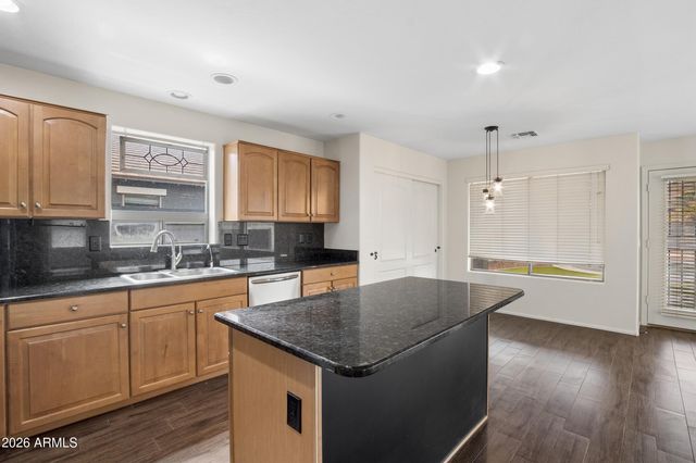 34394 N DAMIETTA Trail S, San Tan Valley, AZ 85143