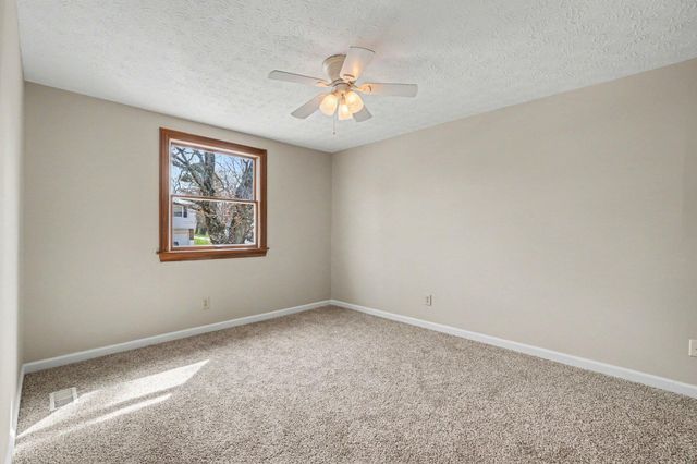 3060 Featherstone Drive, Burlington, KY 41005