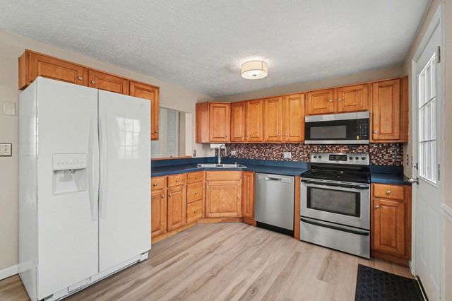 3060 Featherstone Drive, Burlington, KY 41005