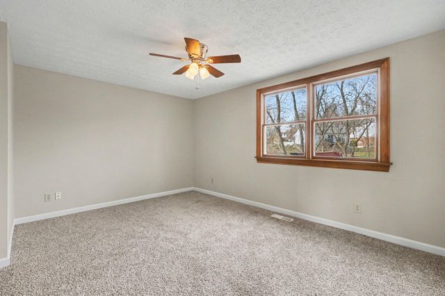 3060 Featherstone Drive, Burlington, KY 41005