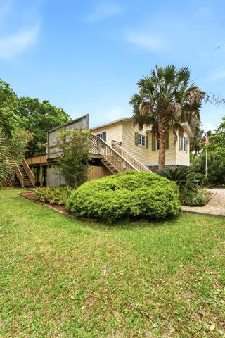 215 W Hudson Avenue, Folly Beach, SC 29439
