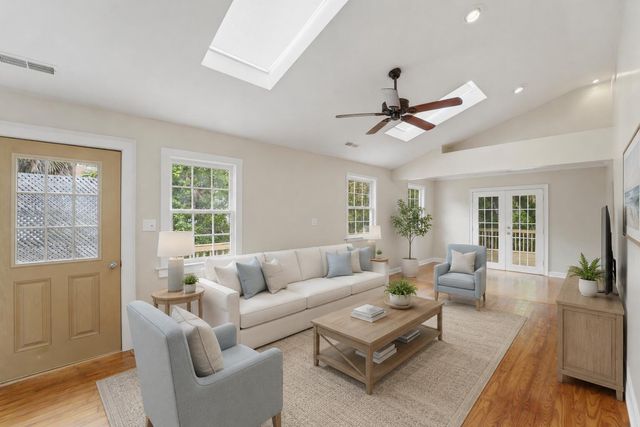 215 W Hudson Avenue, Folly Beach, SC 29439