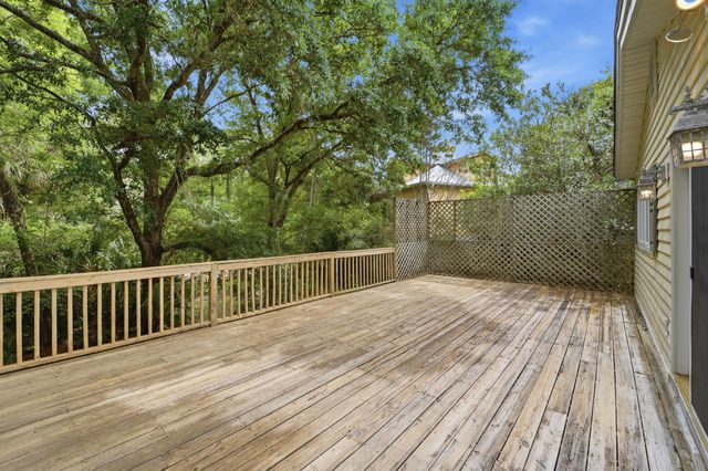 215 W Hudson Avenue, Folly Beach, SC 29439