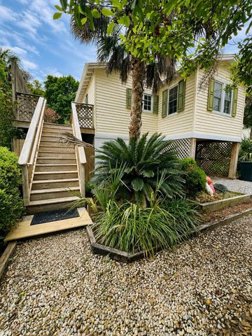 215 W Hudson Avenue, Folly Beach, SC 29439