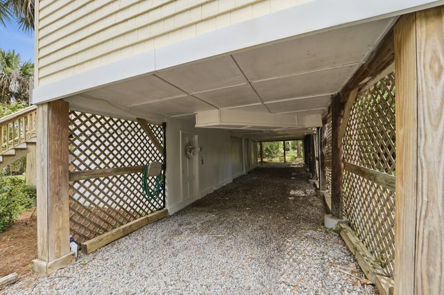 215 W Hudson Avenue, Folly Beach, SC 29439
