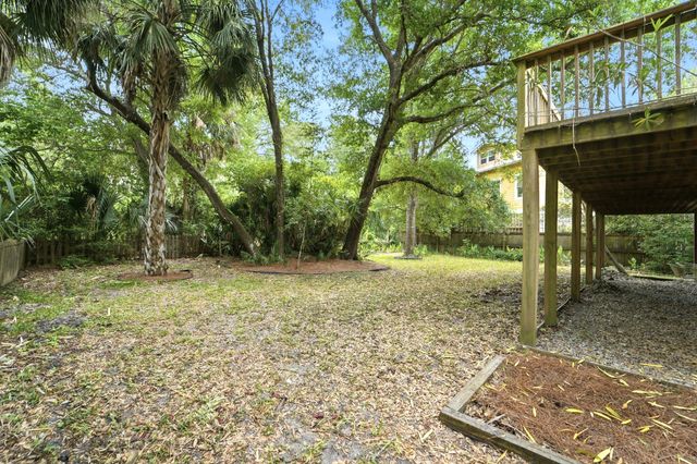 215 W Hudson Avenue, Folly Beach, SC 29439