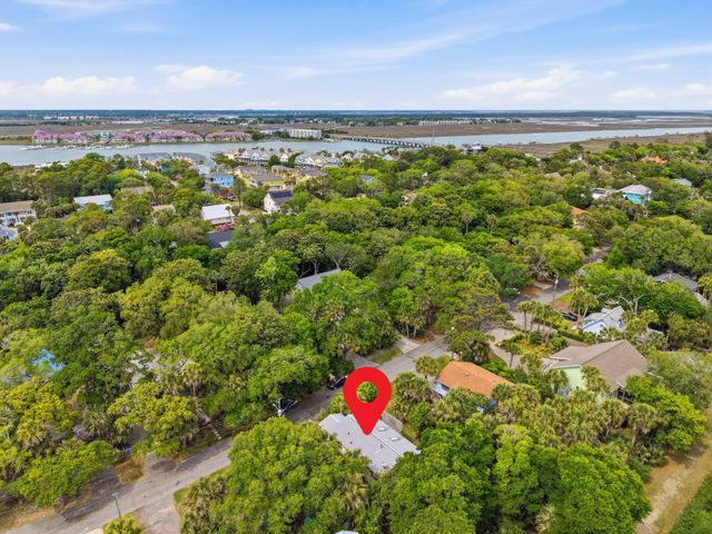 215 W Hudson Avenue, Folly Beach, SC 29439