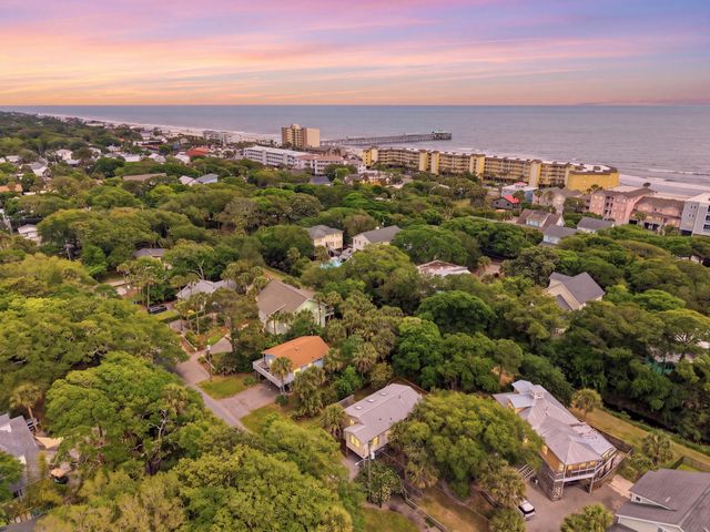 215 W Hudson Avenue, Folly Beach, SC 29439