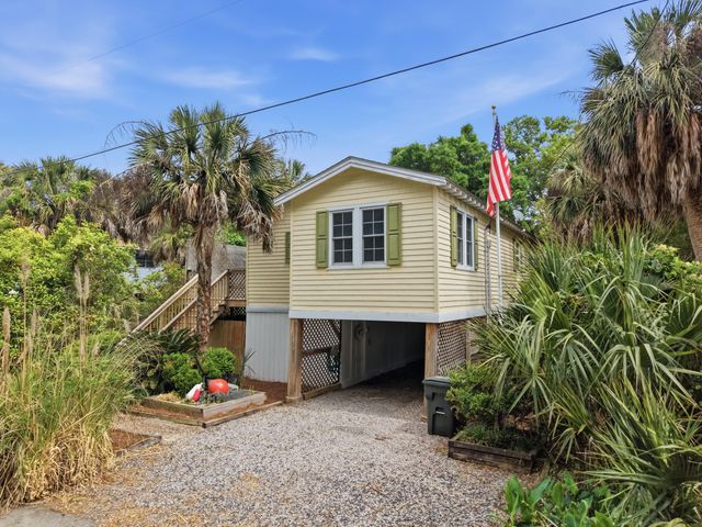 215 W Hudson Avenue, Folly Beach, SC 29439