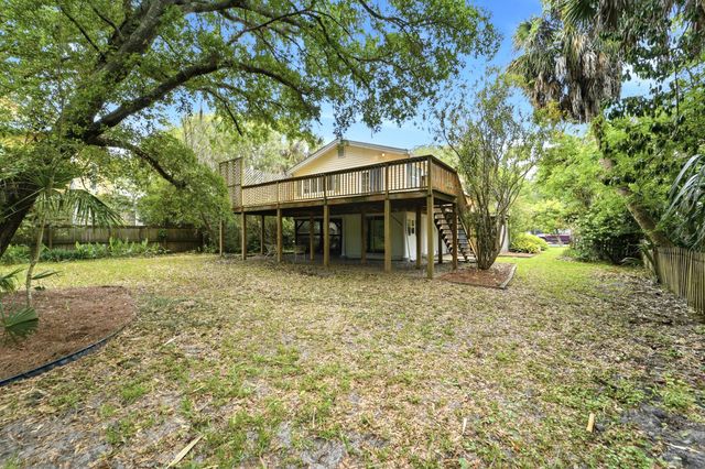 215 W Hudson Avenue, Folly Beach, SC 29439