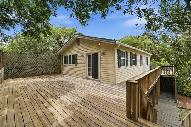 215 W Hudson Avenue, Folly Beach, SC 29439