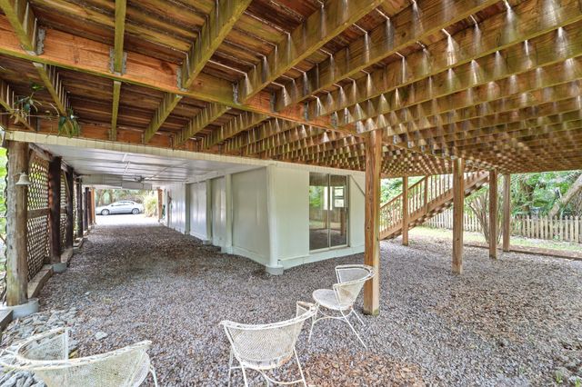 215 W Hudson Avenue, Folly Beach, SC 29439