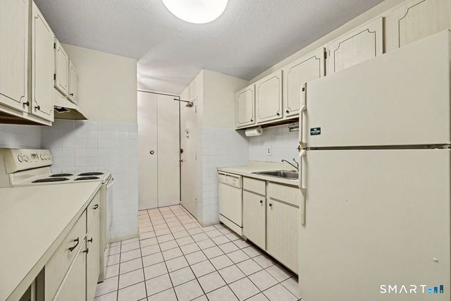 1700 Broadbridge Avenue C33, Stratford, CT 06614