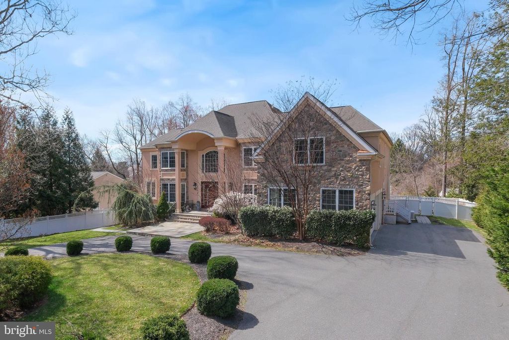 11564 W HILL DR, Rockville, MD 20852