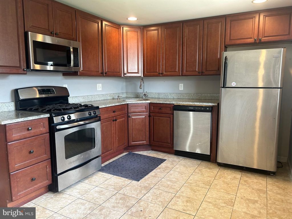 524 HARRY ST, Conshohocken, PA 19428