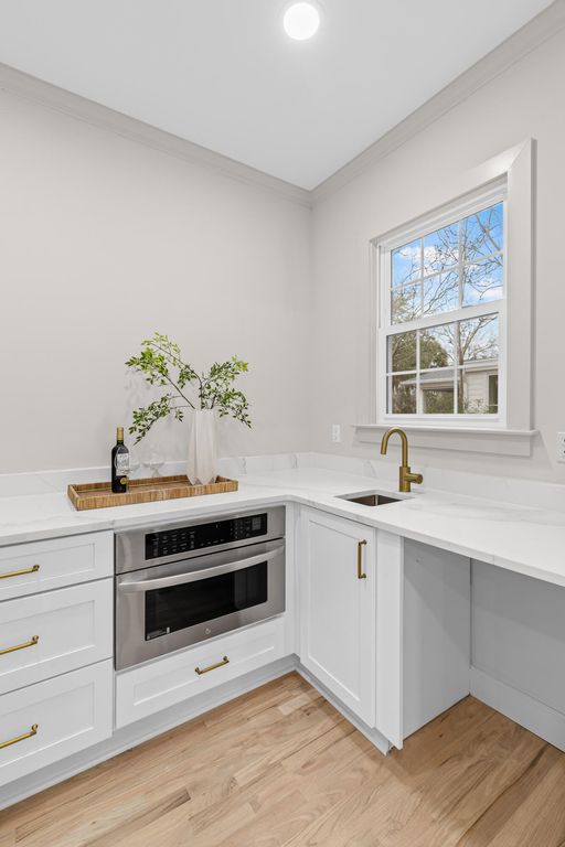 Image 12 of property listing at 35 Beverly Road, Charleston, SC 29407