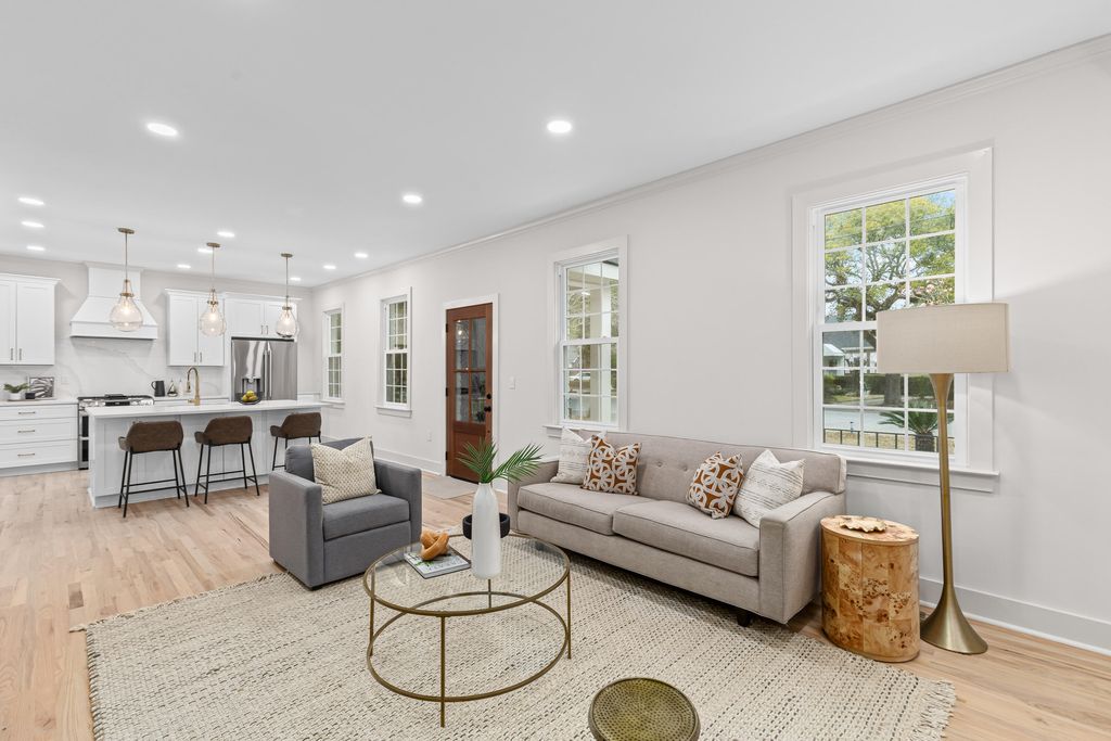 Image 17 of property listing at 35 Beverly Road, Charleston, SC 29407