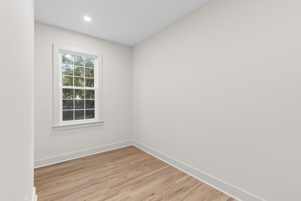 Image 26 of property listing at 35 Beverly Road, Charleston, SC 29407