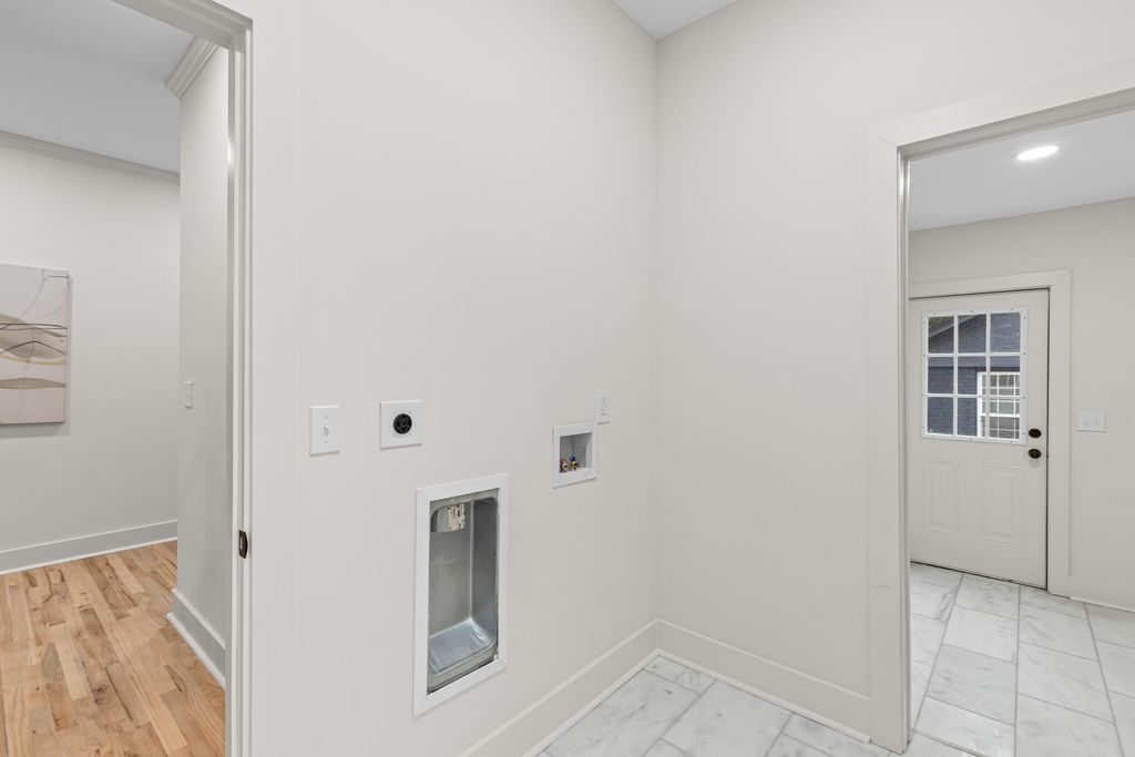 Image 32 of property listing at 35 Beverly Road, Charleston, SC 29407