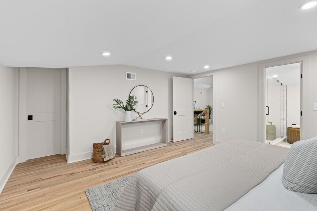 Image 36 of property listing at 35 Beverly Road, Charleston, SC 29407