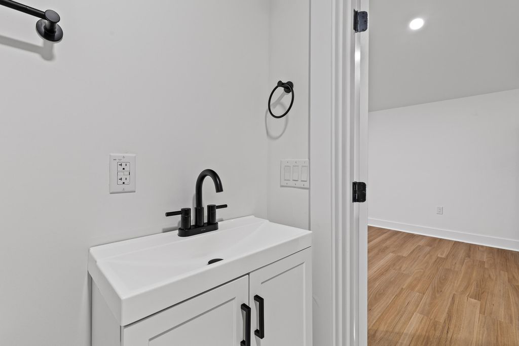 Image 46 of property listing at 35 Beverly Road, Charleston, SC 29407