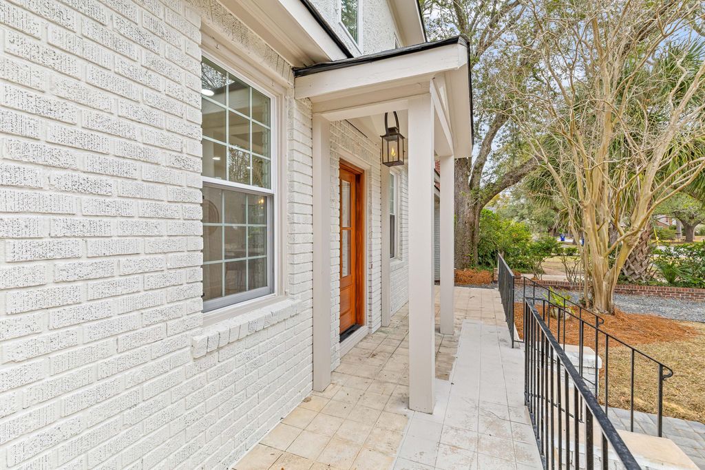 Image 6 of property listing at 35 Beverly Road, Charleston, SC 29407