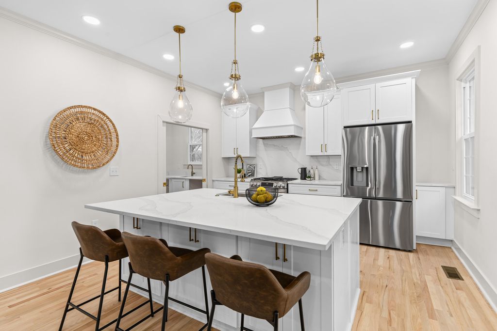 Image 7 of property listing at 35 Beverly Road, Charleston, SC 29407