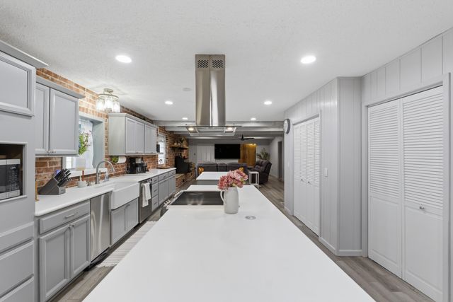 8691 W Us Highway 160, Willard, MO 65781