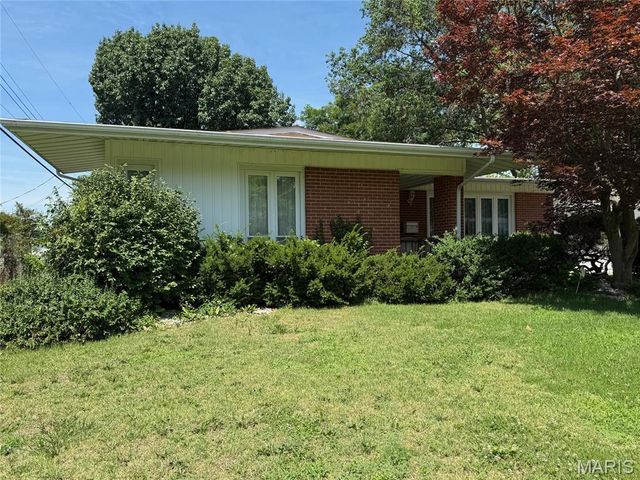 1805 Aqueduct Drive, Florissant, MO 63033