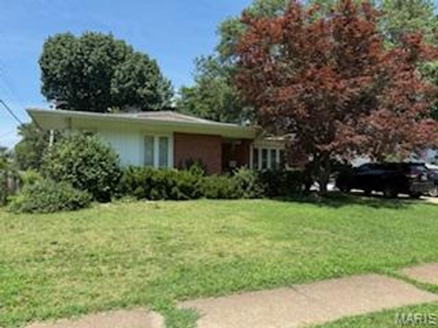 1805 Aqueduct Drive, Florissant, MO 63033