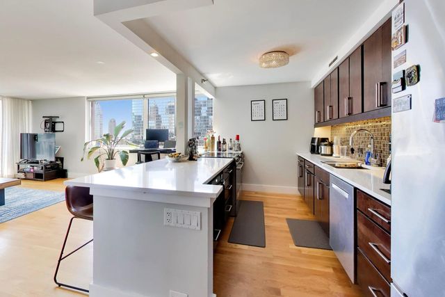 200 N Dearborn Street 3103, Chicago, IL 60601