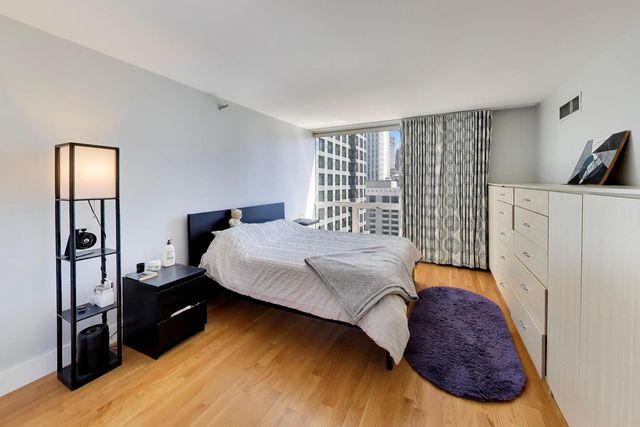 200 N Dearborn Street 3103, Chicago, IL 60601