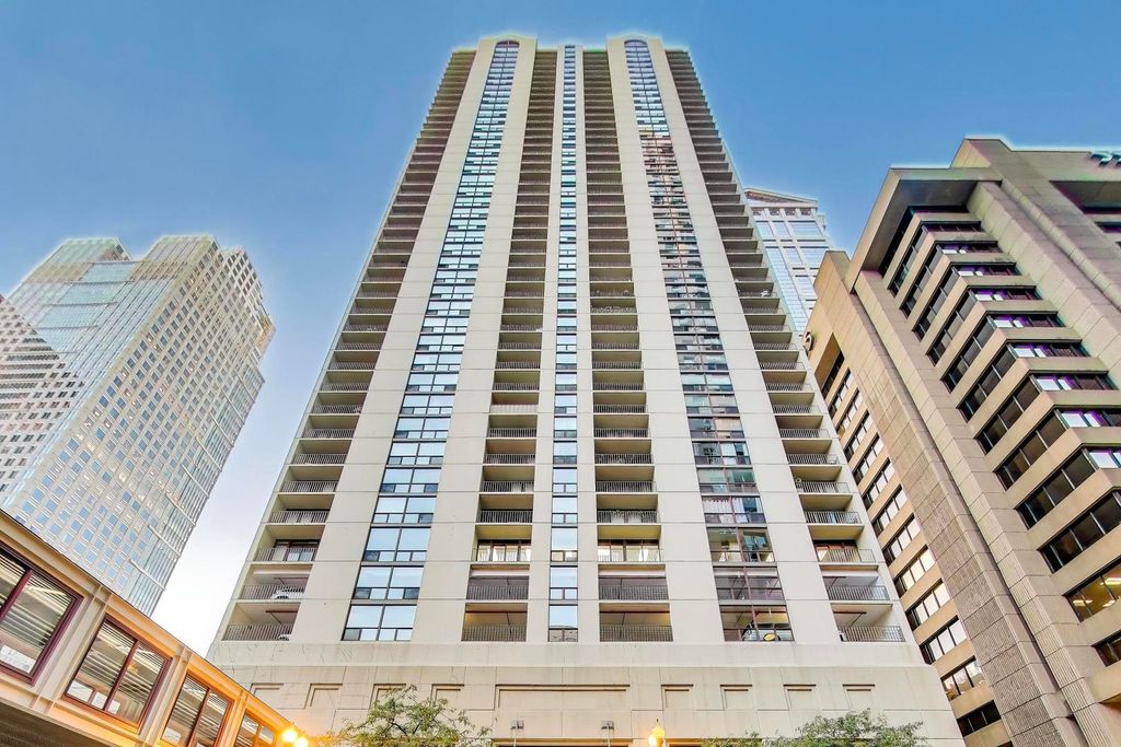 200 N Dearborn Street 3103, Chicago, IL 60601