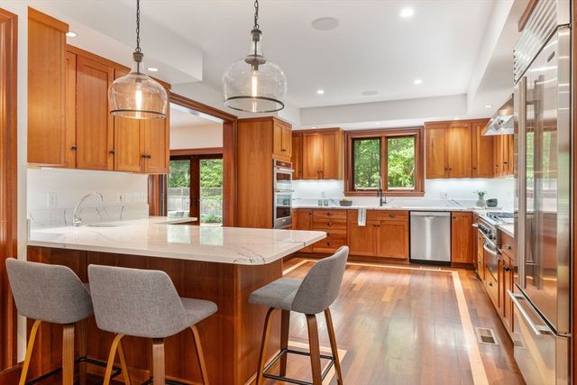 11 Haven Street, Dover, MA 02030