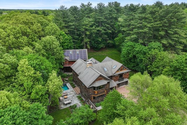 11 Haven Street, Dover, MA 02030