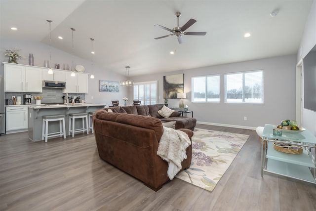 1750 Burr Pond Lane, Vicksburg, MI 49097