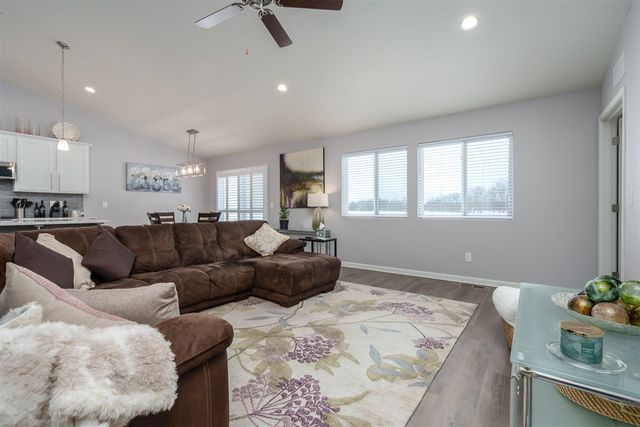 1750 Burr Pond Lane, Vicksburg, MI 49097